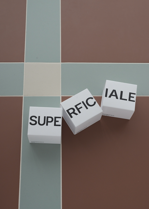 SUPERFICIALE Merchandising2026